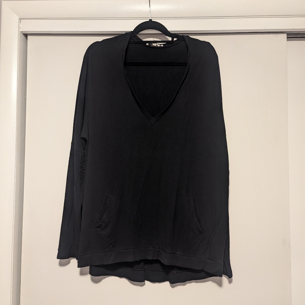 4/$16 ❇️ Express One Eleven Black V Neck Sweatshirt